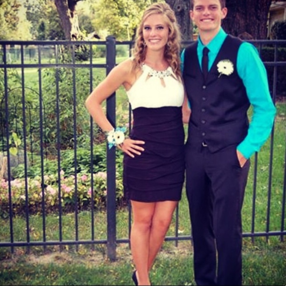 formal dress - size large but fits like a S/M